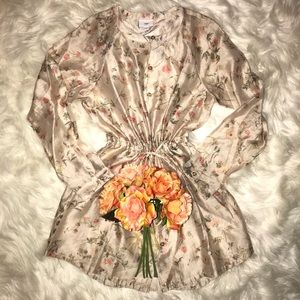🌺🌼Beautiful Feminine Floral Blouse🌺🌼